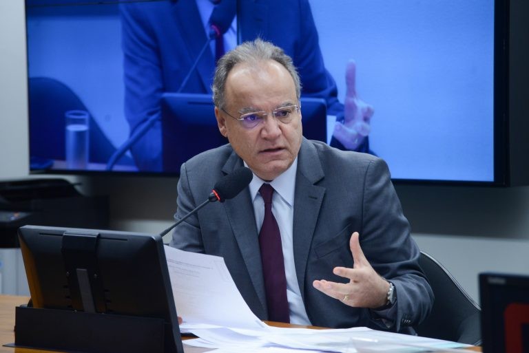 Samuel Moreira diz que parecer pode estar pronto para votação em junho - (Foto: Billy Boss/Câmara dos Deputados)