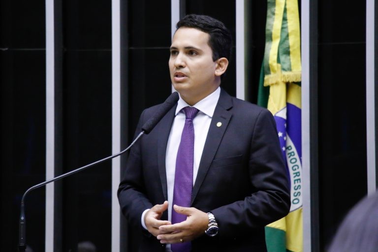 Cássio Andrade: projeto garante autonomia maior a pessoas com deficiência auditiva - (Foto: Marina Ramos/Câmara dos Deputados)