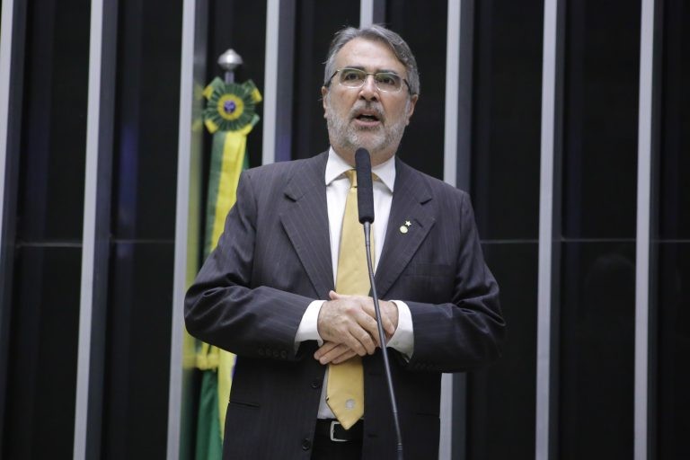 Fontana: arrasto compromete a reprodução de espécies marinhas - (Foto: Paulo Sergio/Câmara dos Deputados)