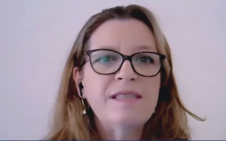 Carla Fernandes: tratamento usado hoje no SUS é ineficaz - (Foto: Paulo Sergio/Câmara dos Deputados)