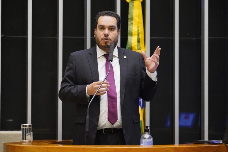 O autor da proposta, deputado Paulo Eduardo Martins - (Foto: Pablo Valadares/Câmara dos Deputados)