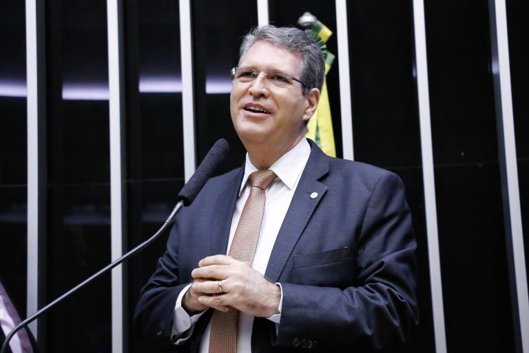 O autor da proposta, deputado Francisco Jr. - (Foto: Marina Ramos/Câmara dos Deputados)