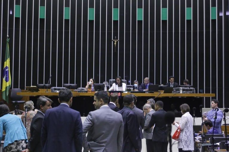 Deputados analisam propostas em sessão do Plenário - (Foto: Paulo Sérgio/Câmara dos Deputados)