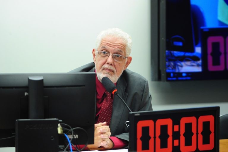 Jorge Solla defende financiamento sem intermediários bancários para obras públicas - (Foto: Elaine Menke/Câmara do Deputados)