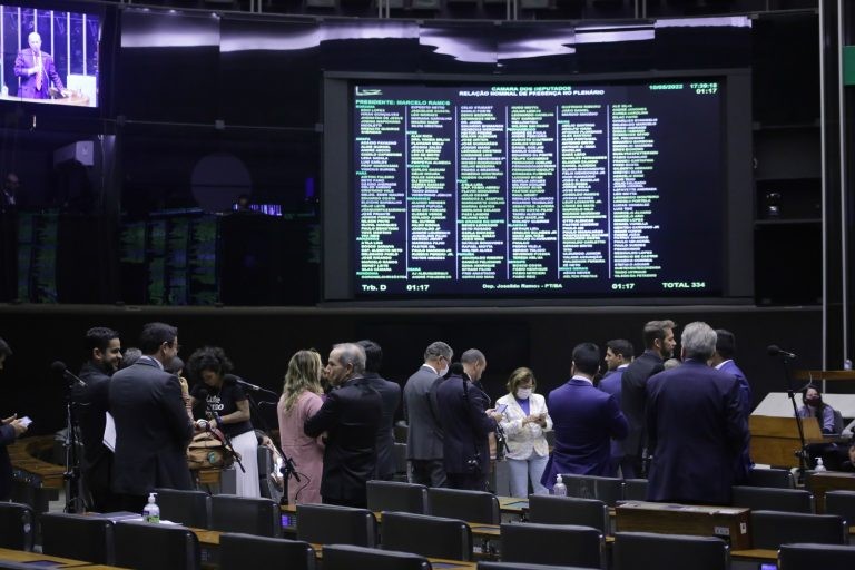 Deputados reunidos durante sessão do Plenário da Câmara - (Foto: Paulo Sérgio/Câmara dos Deputados)