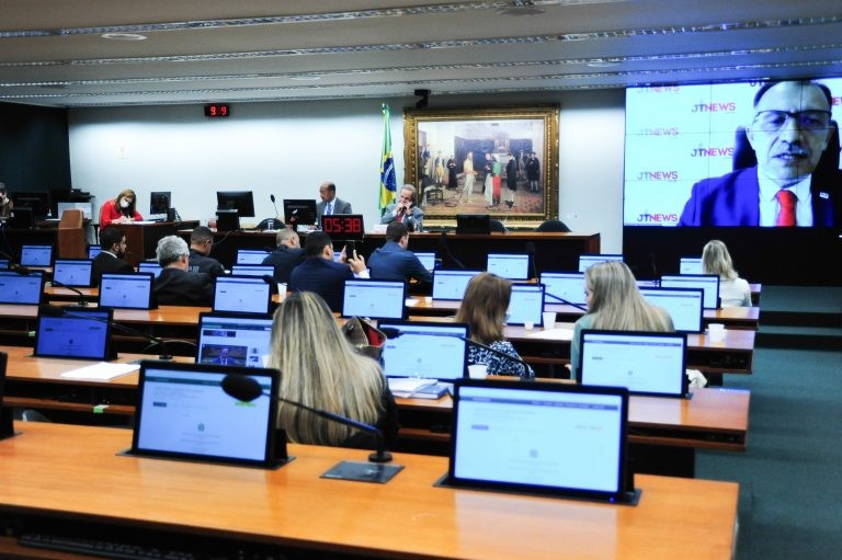 A CCJ analisa o projeto, já aprovado por duas outras comissões - (Foto: Billy Boss/Câmara dos Deputados)