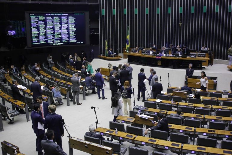 Deputados analisam propostas em sessão do Plenário - (Foto: Paulo Sérgio/Câmara dos Deputados)