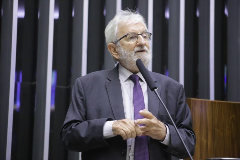Deputado Ivan Valente um dos autores do requerimento para ouvir o ministro - (Foto: Paulo Sérgio/Câmara dos Deputados)