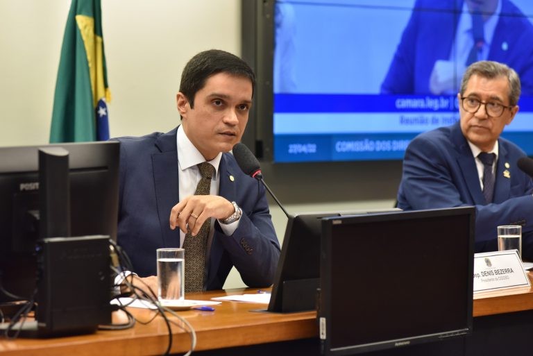 Denis Bezerra: aumentos vão penalizar população idosa - (Foto: Zeca Ribeiro/Câmara dos Deputados)
