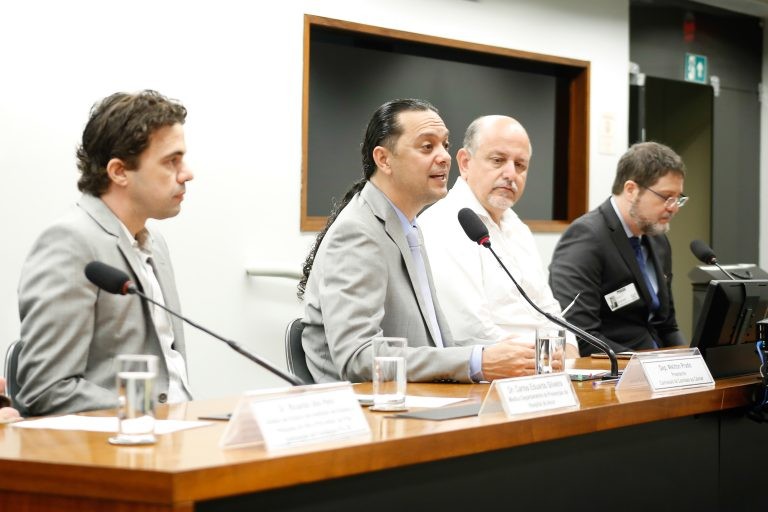 Durante o seminário foi anunciado o Plano Nacional de Enfrentamento ao Câncer - (Foto: Elaine Menke/Câmara dos Deputados)