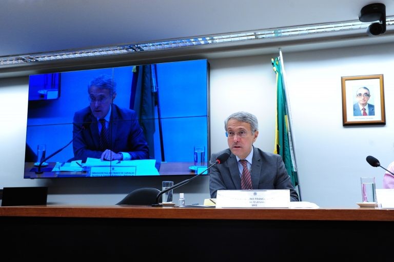 Paulino Franco de Carvalho criticou sanções unilaterais que podem colocar em risco segurança alimentar - (Foto: Billy Boss/Câmara dos Deputados)