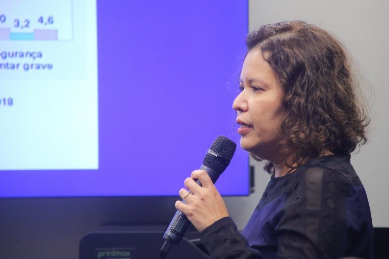 Ana Paula Maeda descreveu doenças associadas com a desnutrição nos idosos - (Foto: Paulo Sérgio/Câmara dos Deputados)