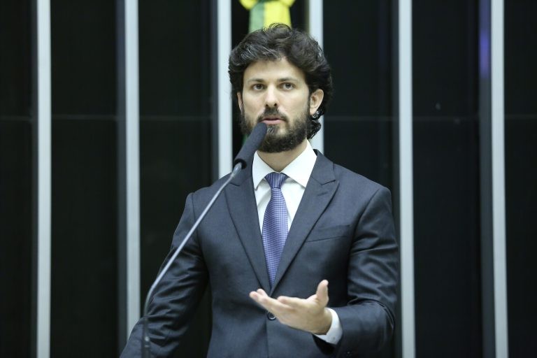 Marcelo Aro recomendou a aprovação da proposta - (Foto: Marina Ramos/Câmara dos Deputados)