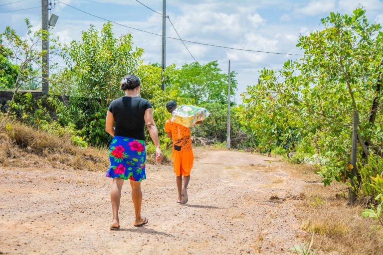 Distribuição de alimentos para comunidades rurais e ribeirinhas no Amapá - (Foto: Maksuel Martins/Fotos Públicas)