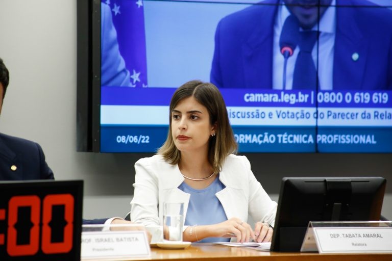 Texto aprovado é substitutivo da relatora, Tabata Amaral, que defendeu o ensino profissionalizante - (Foto: Elaine Menke/Câmara do Deputados)