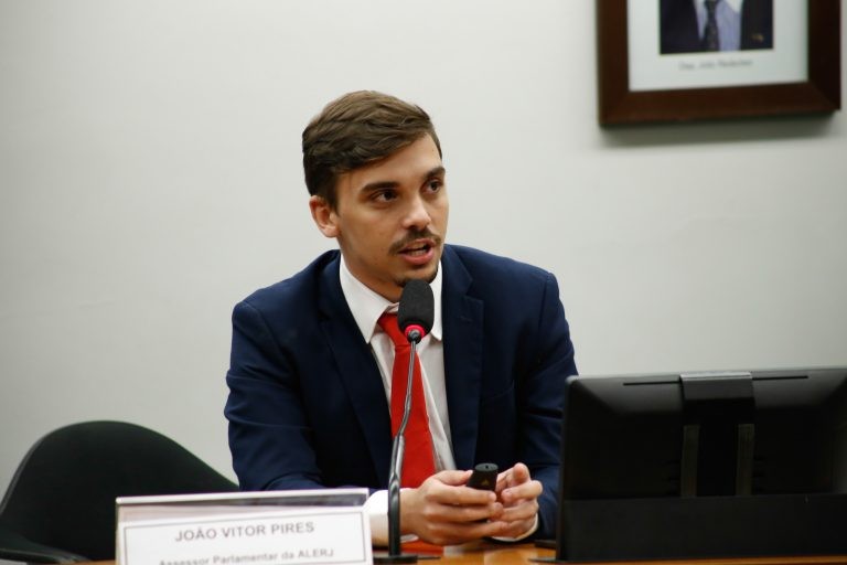 João Pires defendeu mais qualidade nos gastos em educação - (Foto: Elaine Menke/Câmara do Deputados)