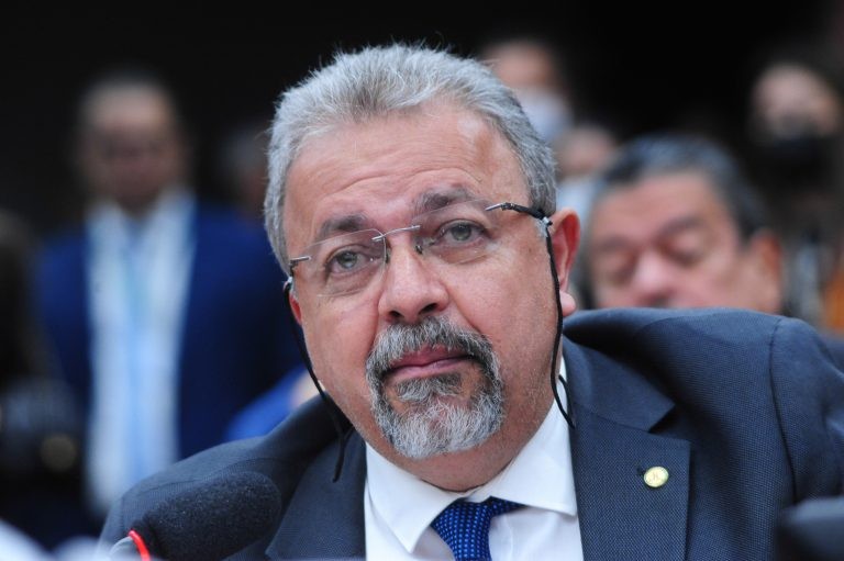 Elias Vaz restringiu o direito a idosos mais carentes - (Foto: Billy Boss/Câmara dos Deputados)