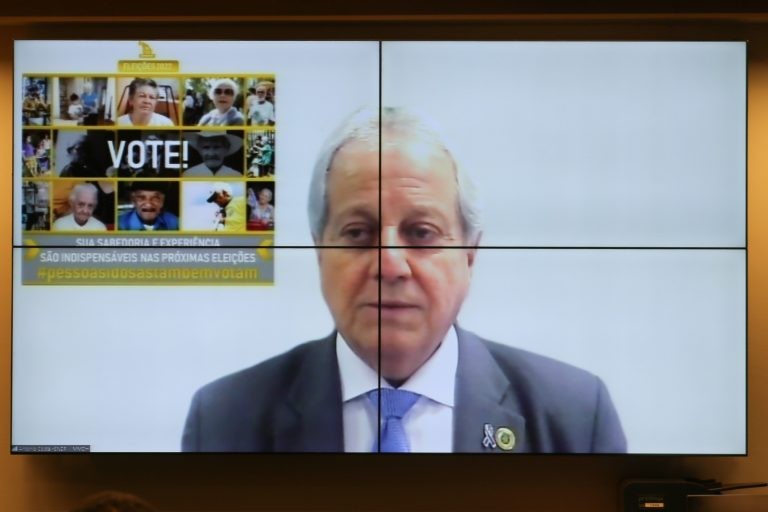 Antonio Costa: faltam políticas para o idoso nos estados e municípios - (Foto: Elaine Menke/Câmara do Deputados)