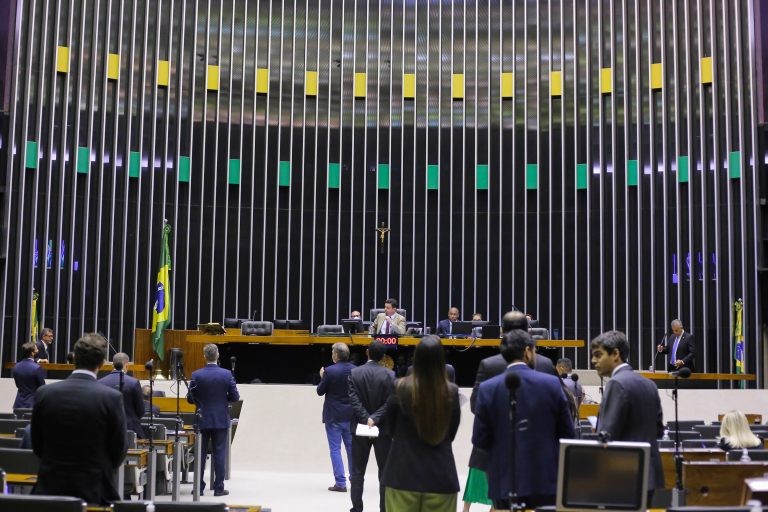 Deputados analisam propostas em Plenário - (Foto: Paulo Sérgio/Câmara dos Deputados)