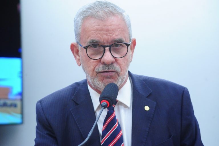 Waldenor Pereira: árvore de Pau-Brasil encontrada no sul da Bahia tem 600 anos - (Foto: Billy Boss/Câmara dos Deputados)