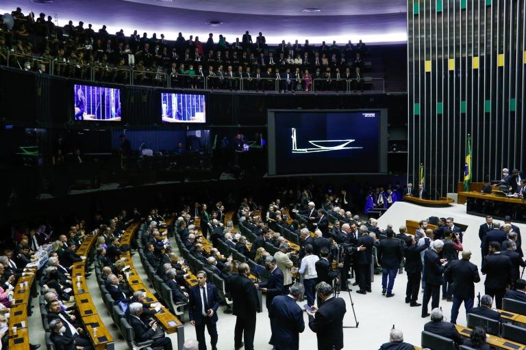 Galerias lotadas de pessoas acompanhando a sessão de homenagem - (Foto: Elaine Menke/Câmara do Deputados)