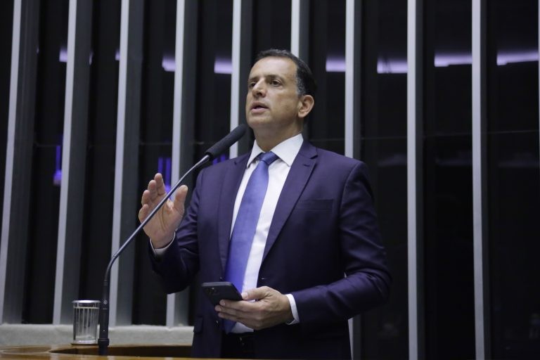 Bertaiolli: a intenção é evitar que empreendedores saiam do Simples por conta da inflação - (Foto: Paulo Sergio/Câmara dos Deputados)