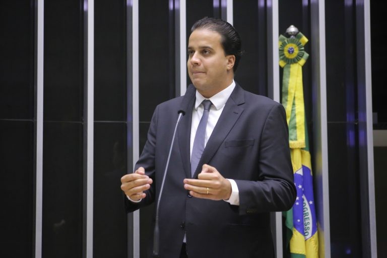 O autor da proposta, deputado Lucas Gonzalez - (Foto: Paulo Sérgio/Câmara dos Deputados)