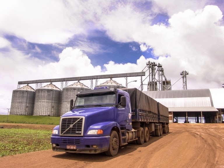 O operador logístico cuida do transporte e armazenagens de produtos agropecuários, entre outros - (Foto: Depositphotos)