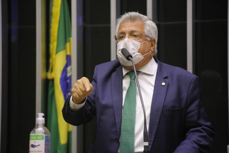 Bacelar: projeto extrapola o limite de fixação de diretrizes gerais que cabe à União - (Foto: Paulo Sérgio/Câmara dos Deputados)