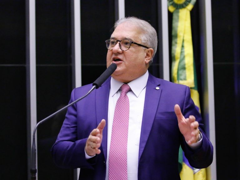 Augusto Coutinho vai apresentar um substitutivo - (Foto: Marina Ramos/Câmara dos Deputados)
