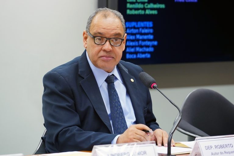 Alves recomendou a aprovação e lembrou que o DF já reconhece a queimada como esporte - (Foto: Pablo Valadares/Câmara dos Deputados)