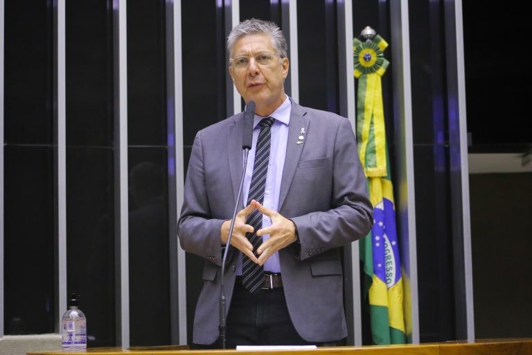 Guiga Peixoto recomendou a aprovação da proposta, com mudanças - (Foto: Paulo Sérgio/Câmara dos Deputados)