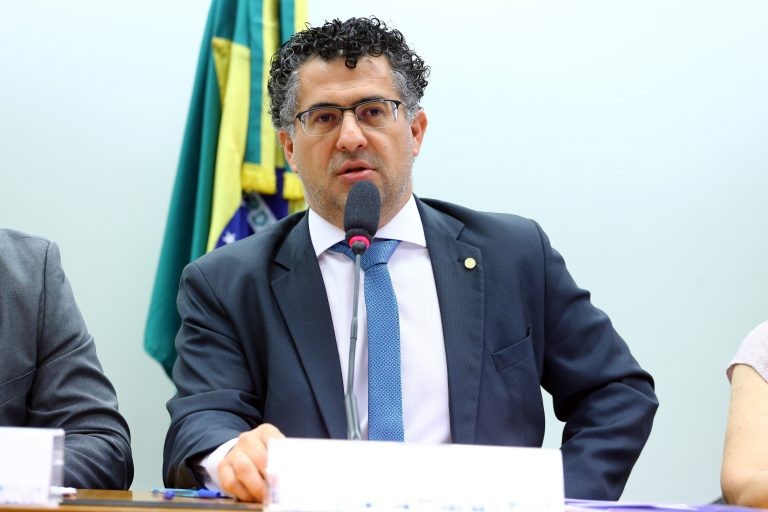 Alencar Santana, líder da Minoria, aponta 