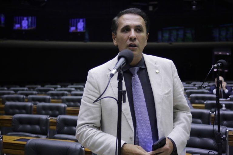Relatório de Gaguim também permite mudança do credor da nota de empenho - (Foto: Paulo Sergio/Câmara dos Deputados)