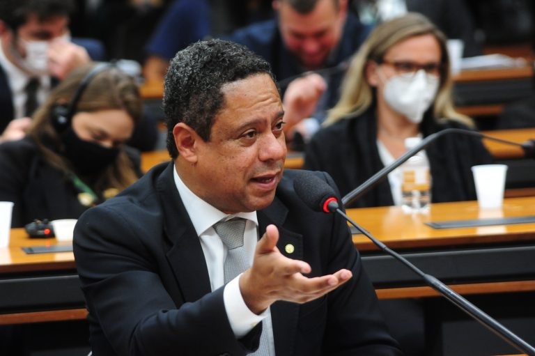 Orlando Silva: “Trata-se do reconhecimento do grave erro cometido pelo Estado