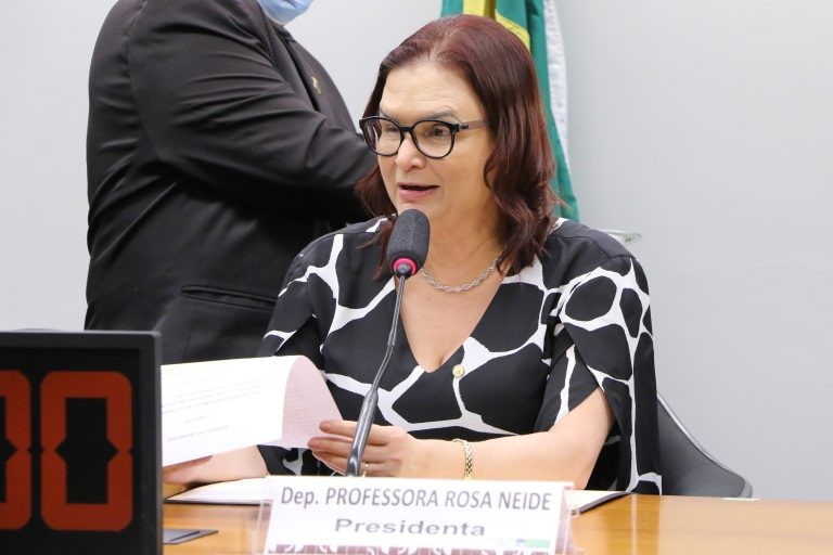 Deputada Professora Rosa Neide, que pediu o ciclo de palestras - (Foto: Wesley Amaral/Câmara dos Deputados)