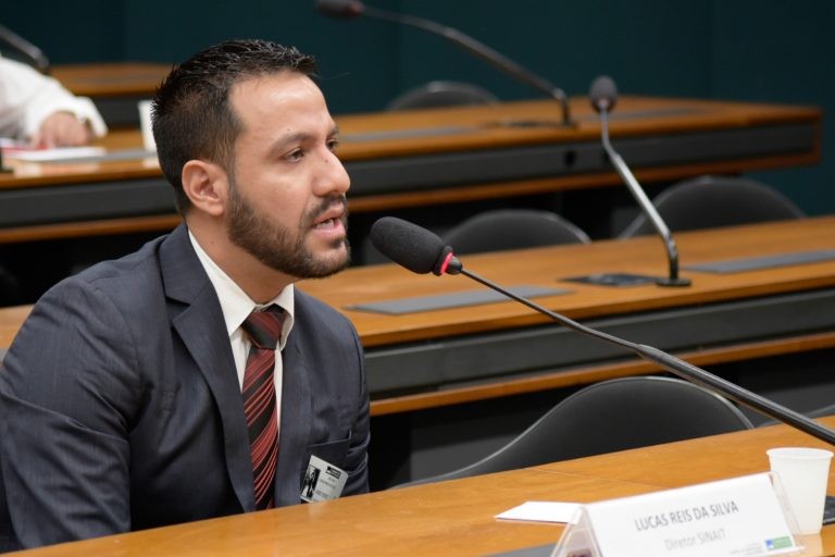 Silva: trabalho escravo em fazendas cujo o café é exportado para grande empresas - (Foto: Alan Rones/Câmara dos Deputados)