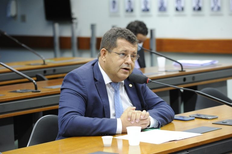 Pereira: agentes são expostos a elementos nocivos - (Foto: Gustavo Sales/Câmara dos Deputados)