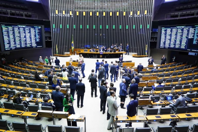 Deputados votam projetos no Plenário - (Foto: Pablo Valadares/Câmara dos Deputados)