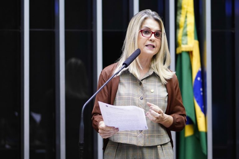 A autora da proposta, deputada Dra. Soraya Manato - (Foto: Pablo Valadares/Câmara dos Deputados)