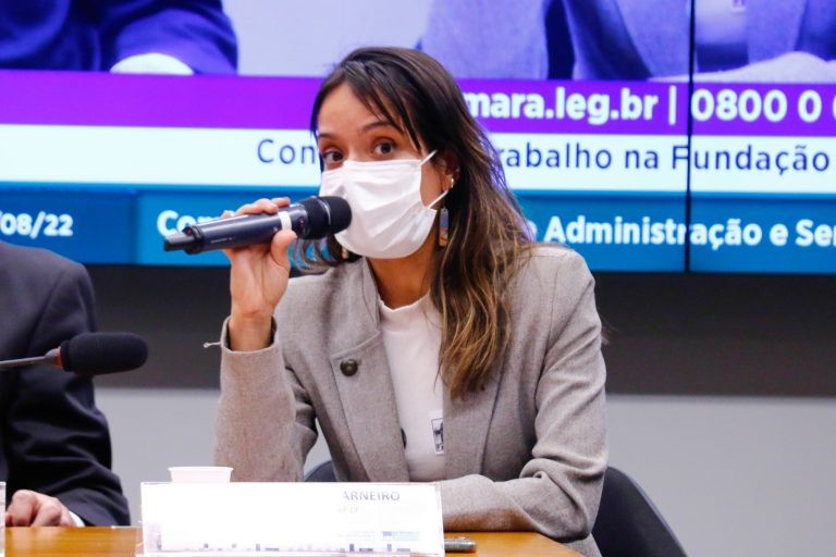 Mônica Machado: faltam coletes à prova de balas e combustível para lanchas usadas em deslocamento - (Foto: Marina Ramos/Câmara dos Deputados)