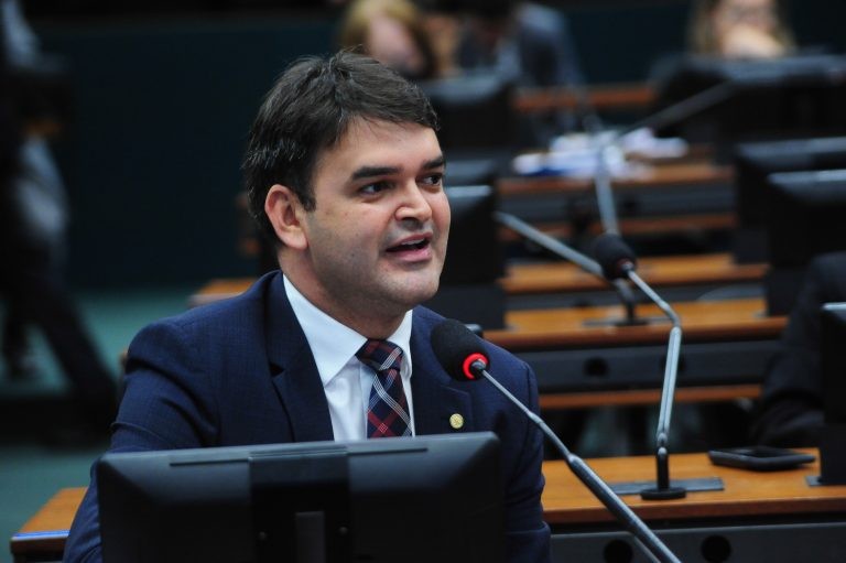 Pereira Júnior: muitos filhos são prejudicados por má-administração da pensão - (Foto: Billy Boss/Câmara dos Deputados)
