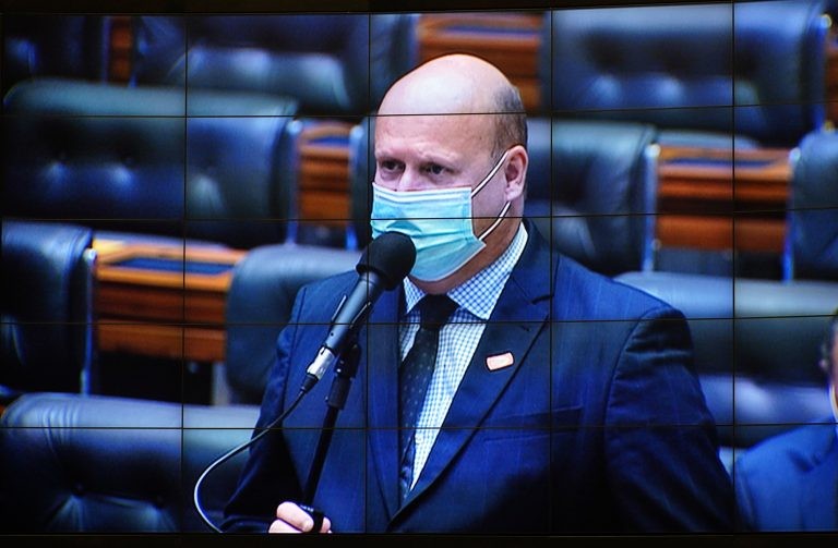 Célio Silveira: “É fundamental que o paciente tenha a garantia de uma assistência integral” - (Foto: Pablo Valadares/Câmara dos Deputados)