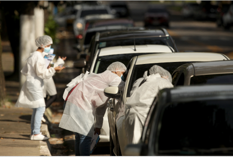 Movimento em avenida de Recife (PE) com as restrições neste domingo (21) - (Foto: MARLON COSTA/FUTURA PRESS/FUTURA PRESS/ESTADÃO CONTEÚDO-21/03/2021)