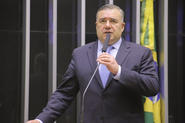 Ney Leprevost: tráfico de animais afeta aves em particular - (Foto: Paulo Sérgio/Câmara dos Deputados)