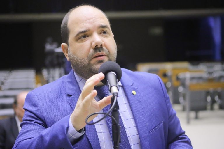 O deputado Gurgel recomendou a aprovação da proposta - (Foto: Paulo Sérgio/Câmara dos Deputados)