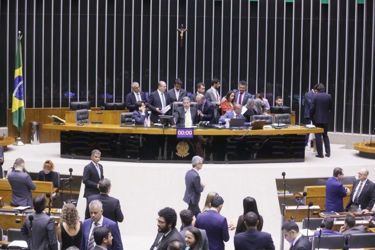Deputados na sessão de hoje do Plenário - (Foto: J. Batista/Câmara dos Deputados)