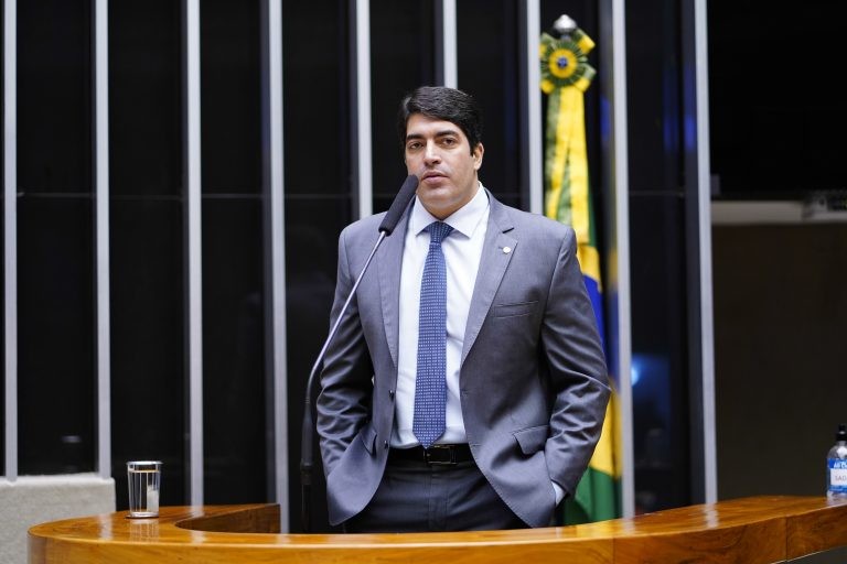 Otto Alencar Filho uniu dois projetos de lei no parecer aprovado - (Foto: Pablo Valadares/Câmara dos Deputados)