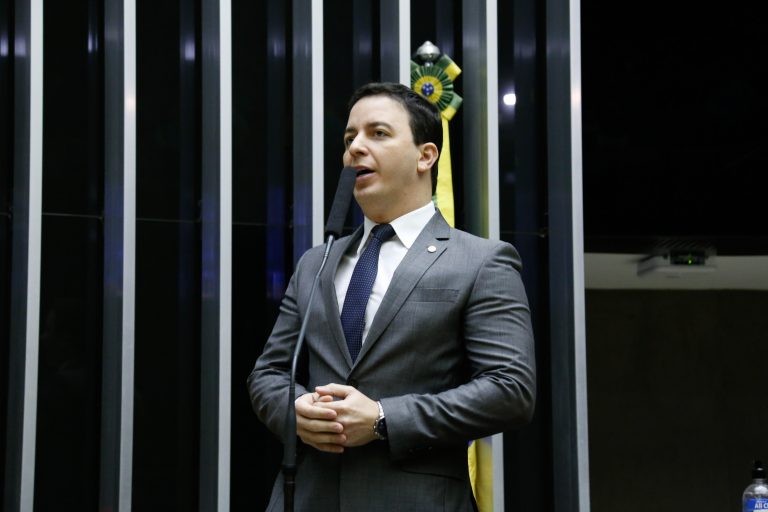 O autor da proposta, deputado Célio Studart - (Foto: Elaine Menke/Câmara do Deputados)