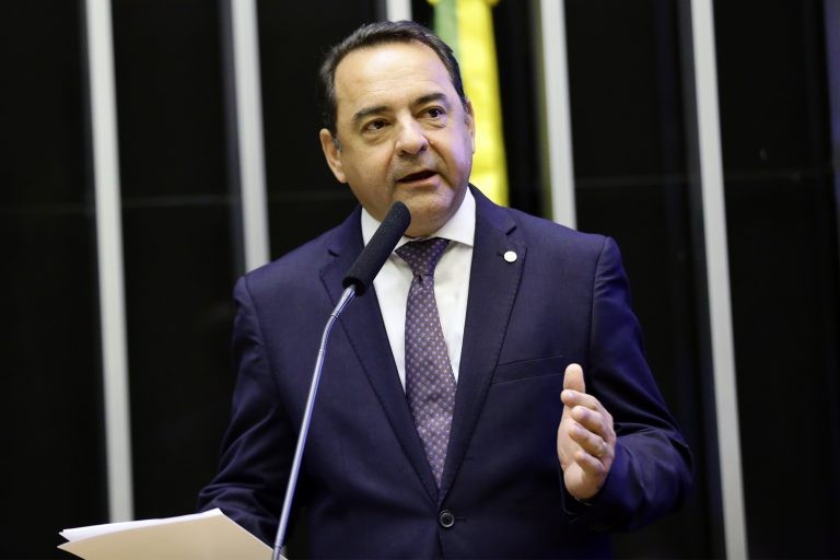 Adriano do Baldy diz que obrigação acarretaria aumento da passagem - (Foto: Michel Jesus/Câmara dos Deputados)